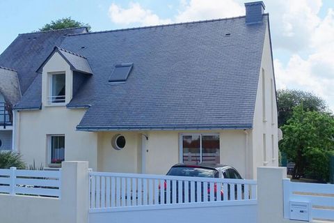 Located at the southernmost tip of Brittany. Modern architect house with spacious terrace. The light-flooded rooms and the original construction in the house are reminiscent of a comfortable ship. The 400 sqm garden house is located in a quiet reside...