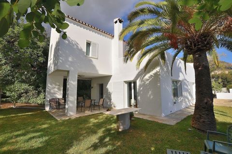 Fantastic villa in Benalmadena Pueblo. PRIME LOCATION walking distance to amenities and services. Large garden and sunny terraces with beautiful SEA and MOUNTAINS VIEWS. 500 m2 plot with lot of privacy. It has covered garage + surface parking at the ...