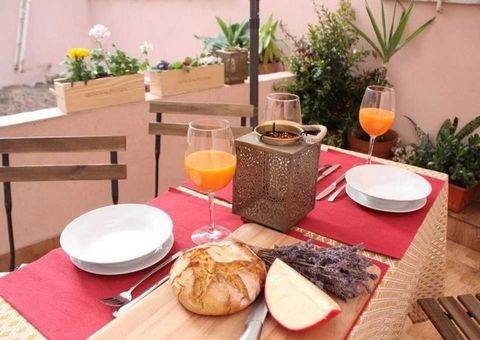 It is a charming and comfortable apartment at Lisbon's centre, in one of the most international and ethnic neighbourhoods of the city. The traditional commerce offers the experience and the ambience of a residential neighbourhood. Only 4 minutes walk...