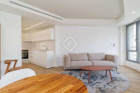 Lucas Fox presents this property exclusively. Discover comfort and luxury in this apartment located in an emblematic building in the centre of Barcelona, at the intersection of Gran Via de les Corts Catalanes and Balmes. This privileged location will...
