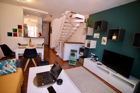 With it's nice and large roof terrace, our apartment offers 2 double bedrooms, one of them beeing used as the office with a nice desk, printer and high speeed fiber internet connection. The main floor is just for the living room, the kitchen and a to...