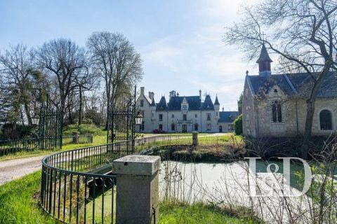 UITZONDERLIJK KASTEEL: 15e, 17e en 19e eeuws kasteel, 16 KAMERS MET TUIN EN ZWEMBAD - LUXE INTERIEUR Ontdek dit prachtige kasteel met 16 kamers en een oppervlakte van 580 m², ideaal gelegen in de Loire-vallei, met een weelderige leefomgeving op een s...