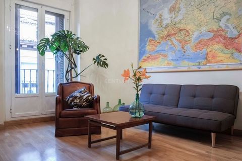No buyer fees! CENTURY 21 Gallery exclusively offers you this wonderful apartment located in the heart of Madrid, in Sol, right next to the Plaza Mayor. Imagine living in a space filled with history, where every corner tells a part of the evolution o...
