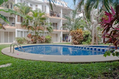 Beautiful apartment for sale, renovated and tastefully furnished, living room kitchen, 2 bedrooms, 2 bathrooms and balcony, square meters 100 total. Building with swimming pool and large garden. Playacar is the most beautiful and safe community in Pl...