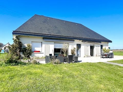 L'Agence du center offers you this charming single storey house located in a village with all shops and school 15 minutes from Fécamp 76400. Built in 2012, this beautiful pavilion benefiting from large volumes is for sale! Rare product! With a living...