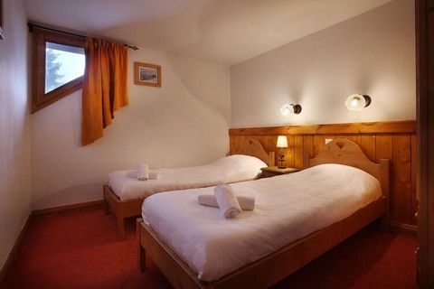 Résidence Chalet des Neiges in Oz-en-Oisans consists of a few dozens of apartments spread out over five chalets. All apartments feature a nice, comfortable interior and have got a balcony. This very well maintained complex was built in local style, w...