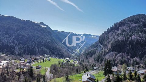 Do you dream of owning a chalet in a family village in the heart of the Alps? Look no further! We offer a plot of 636m2 located in a charming development in La Giettaz, close to the Col des Aravis. Characteristics of the land: Area: 636m2 Ideal locat...