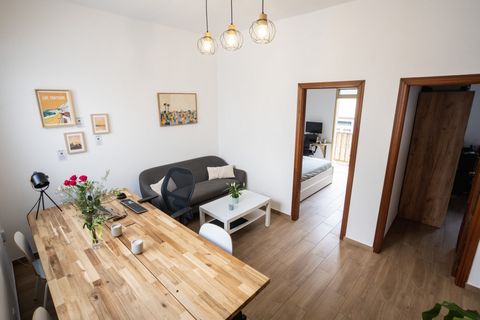This modern, newly-renovated 77-square-meter apartment is perfect for families, digital nomads, and remote workers, offering fast and reliable 1 Gbps internet. Located on a quiet side street, it's just a 5-minute walk to Las Canteras beach, 7 minutes...