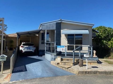 *** Please note :- NO PETS ALLOWED IN RIVERGLADES, Sorry *** *All furniture included in this sale* A rare opportunity is on offer here in the highly sought after Riverglades Estate, near the beautiful Serpentine River. This stunning, modern, 2 bedroo...