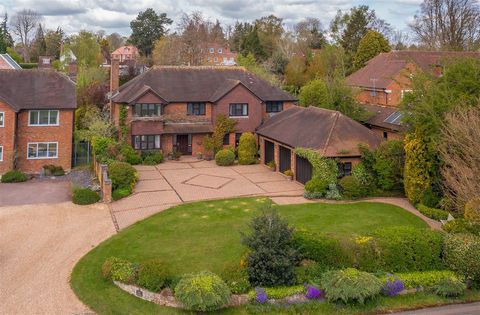 Situated in one of Berkhamsted's prime locations, The Hollies is a fantastic five bedroom home on a plot of approx 0.40 acres with far reaching views across open countryside. An immaculately presented detached five bedroom, five reception room home w...