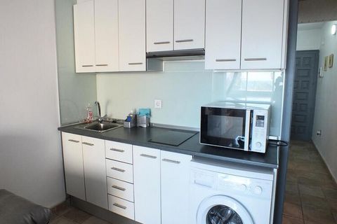 Dieses charmante Apartment für 4 Personen liegt im zweiten Stock eines Gebäudes mit Aufzügen und bietet einen atemberaubenden Meerblick. Die Unterkunft umfasst ein Schlafzimmer mit einem Doppelbett, ein Wohnzimmer mit einem Schlafsofa und ein Badezim...