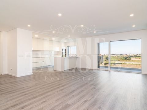 Promoción en la Urbanización Nossa Sra da Atalaia - Montijo. Apartamento de 5 dormitorios en la 4ª planta dúplex con parking y balcones. Buhardilla con dos ambientes (dormitorio o despacho), baño y terraza. Apartamentos en construcción con calidad ga...