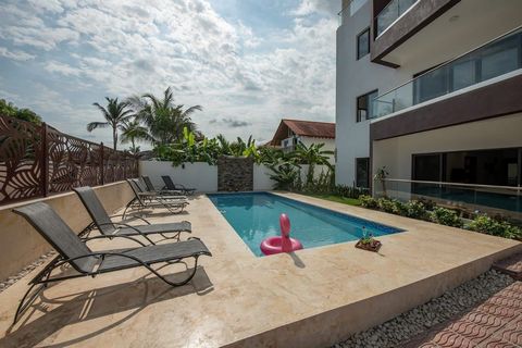 Ubicado en una zona tranquila y segura, este apartamento se encuentra a solo 300 metros de la hermosa playa Punta Popi, ofreciéndote lo mejor de la vida costera. La cuota de condominio es de $180 mensuales.  Piscina común , jardín y área de BBQ.  Pue...