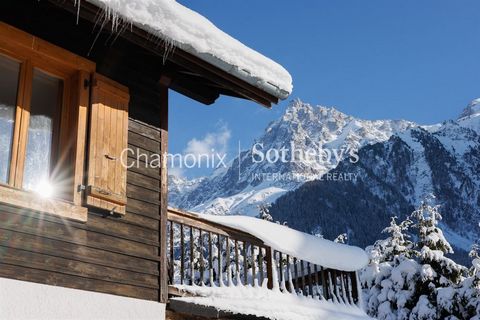 Chamonix Sotheby's International Realty präsentiert Chalet Victoire, ein prächtiges Anwesen von 150 m² mit 5 Schlafzimmern, 6 Bädern und einem großen Garten von 941 m² sowie einer schönen Terrasse. Ideal gelegen zwischen Chamonix und Les Houches, in ...