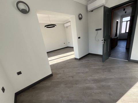 Rinex Revolution biedt onder uw aandacht een appartement met twee slaapkamers in Marasha! Het heeft een oppervlakte van 80 m², ingezet in de volgende functionele indeling: kitchenette met woonkamer, twee slaapkamers, badkamer met toilet, twee terrass...