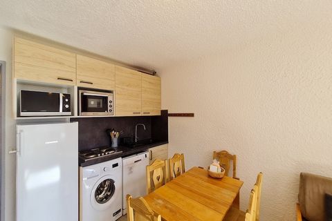 Het appartement in Les Deux Alpes heeft 1 slaapkamer(s) en kan gereserveerd worden tot 6 personen. Accommodatie De accommodatie heeft een oppervlakte van 42 m² iscomfortabel ingerichte en is erg groot, gelegen direct aan de skipiste, met uitzicht de ...