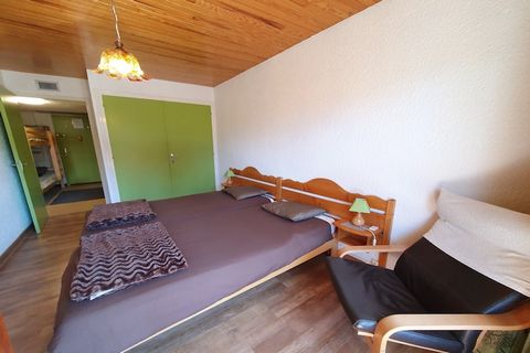 Diese ferienwohnung in Les Deux Alpes mit 1 Schlafzimmer und hat eine Kapazität für 6 personen. Unterkunft Unterkunft hat 48 m² befindet sichgemütlich und voll ausgestattete, mit Blick auf die Berge. Die Unterkunft befindet sich 200 m von der Skipist...