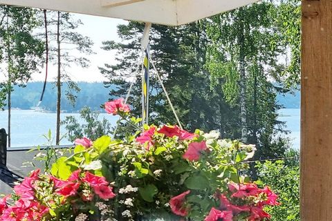 Welcome to cozy Årsta havsbad, an idyll in southern Stockholm, located right by the sea. The house is close to swimming and the boat jetty to Utö, here you have a sea view from the leafy balcony. The owner loves flowers and has built a fantastic oasi...