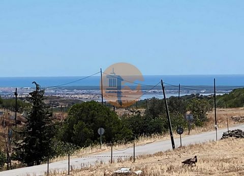 Terrain urbain de 845m², situé à Cerro do Enho à Castro Marim - Algarve. Terrain pour la construction d’une maison unifamiliale. Possibilité de construire deux étages, ou maison de plain-pied. Terrain avec 12 mètres de façade. Terrain avec vue impren...