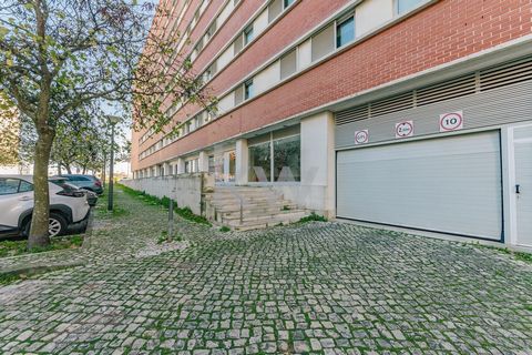 TIENDA - ALMACÉN | VALOR Fijo 232.500.O.O | PENHA DE FRANCIA - STA APÓLONIA | ZONA DE FRANCA, GRAN RENTABILIDAD EN LOS ÚLTIMOS 5 AÑOS VISTA TEJO, CONSTRUCCIÓN DE ALTA CALIDAD - EDIFICIO DE LOS AÑOS 70, CONDOMINIO ORGANIZADO, OBRAS REALIZADAS EN COLUM...