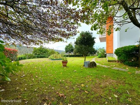 Offer of the Deed and management of the financing process always with the best solutions on the market. Detached house T4 in Arnoso (Santa Maria) Vila Nova de Famalicão. Here we find: -School 4 minutes by car; -Access to Braga/Porto/Guimarães via (A3...