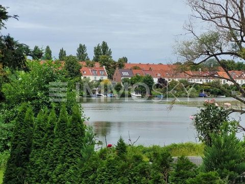 Ska din dröm om ett idylliskt hem på landet äntligen bli verklighet? Då är det här det perfekta tillfället att göra det! Eftersom den mångsidiga potentialen hos detta radhus utan boende skapar den trivselplats du har längtat efter länge. Huset, byggt...