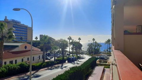 Estupendo piso en Exclusiva de 2 habitaciones a 150 m del mar, con vista al mar y licencia turística en en una de las zonas más exclusivas de Benalmádena Costa, Hacienda Torrequebrada! Este amplio y luminoso hogar, cuenta en perfecto estado, totalmen...