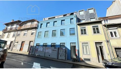 Buy T2 duplex with balconies - Cedofeita - Porto Building consisting of 8 fractions of typologies T0+1 duplex, T1, T1+1 and T2 duplex. Apartments of modern and quality construction. Common leisure area consisting of outdoor garden, jacuzzi and barbec...