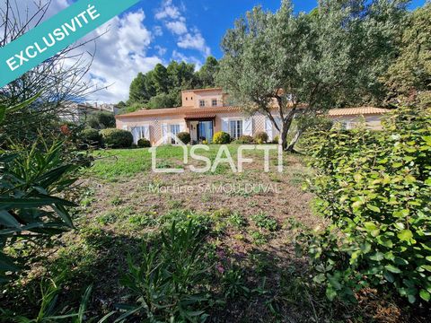 Charming house typically Provençal of about 180m2 spacious and bright composed on the ground floor of an entrance hall, a living room with fireplace, a kitchen fitted and equipped, a veranda, three bedrooms, a dressing room, toilet. reversible air co...