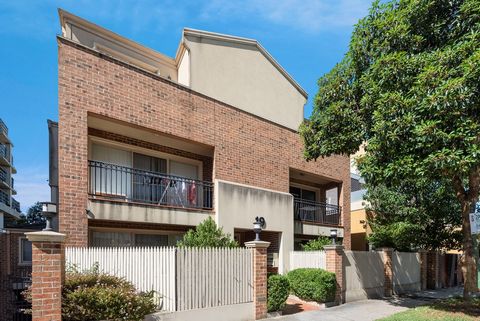 Contact Agent to Arrange Inspection Impeccably presented and gloriously light-filled in the thriving heart of Box Hill, just metres from Box Hill Central, this spacious, two-level apartment features three bedrooms, two bathrooms, a powder room and a ...