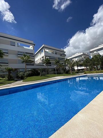 Appartement met 2 slaapkamers in El Barranco - Villamartín . Appartement naast de golfbaan in Villamartin. Het bestaat uit 2 slaapkamers en 2 badkamers, woonkamer, keuken, terras en een zonnig privé dakterras. Inclusief parkeerplaats. Gated community...