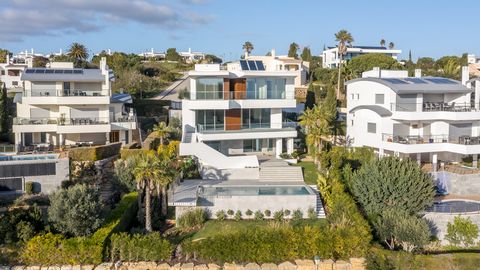 Sitting in a prime hillside location between Burgau and Salema, this stunning villa offers breathtaking sea views, a sleek contemporary design, and an abundance of space, blending luxurious interiors with expansive south-facing terraces. The villa is...