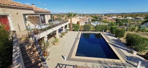 Near Pezenas, Very beautiful villa on a beautiful plot of land with trees and flowers, a beautiful swimming pool and an exceptional view. Modern villa of 140m2 of living space plus a detached house comprising two gîtes (new condition) of 50m2 each Ni...