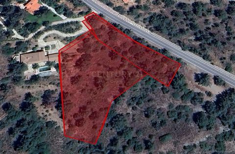 A residential land plot located in Moniatis. The plot has a building factor of 30% and a coverage ratio of 20%, allowing for a maximum building height of 8.3 meters. This property offers an excellent opportunity for residential development in a seren...