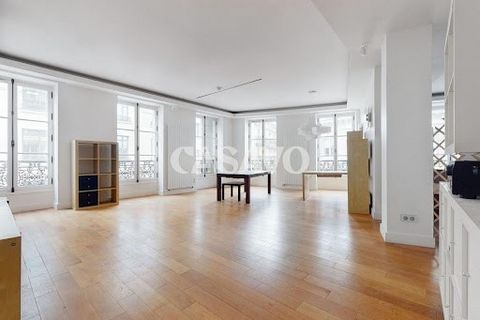 Casavo offers for sale this 6-room apartment of 145m² located on rue de Rocroy, in the 10th arrondissement of Paris. This property is situated in a building from 1900, on the 2nd floor with an elevator, secured by an intercom and a digicode. It consi...