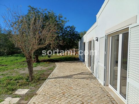 Detached villa with four bedrooms plus one extra made, facing south, located in Moncarapacho The villa is located in a quiet area, surrounded by nature and with a plot of land of around 7000m2, with two bore holes, carob- and olive trees. The villa w...