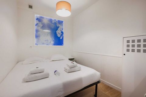 Bienvenue dans notre charmant appartement en rez-de-jardin, cadre idéal pour votre séjour à Paris. La localisation de l'appartement vous permettra de vous déplacer très facilement dans la capitale via ces nombreuses possibilités de transports en comm...