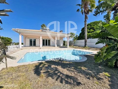 Discover this stunning detached villa, located in Sesimbra, in Caixas, just a few minutes from the most iconic beaches in the region. With a swimming pool and large indoor and outdoor areas, this property is ideal for those looking for comfort, priva...