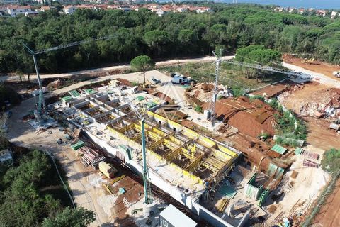 Discover a prestigious residential and commercial development comprising two buildings featuring 82 premium apartments, 2 commercial spaces, 2 underground garages, and elevators, designed to provide an exceptional lifestyle in the heart of Poreč. Sit...