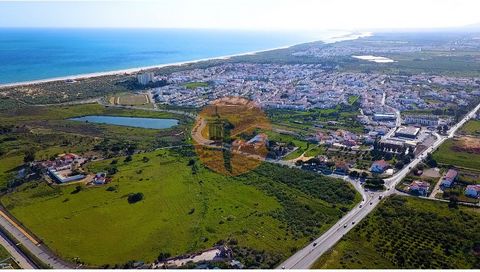 Water Park (deactivated) with adjacent land totaling 178,198 m2. The total land consists of 3 plots, all with more than 50,000 m2 that allow the implementation of tourist projects. Positive answer from a request for Prior Information that has been su...