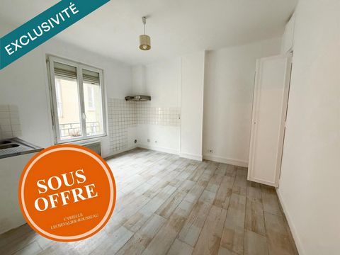 SAFTI Cyrielle LECHEVALIER vous propose en EXCLUSIVITÉ : Immeuble situé dans un emplacement attractif de Coutances, en plein cœur de l’agglomération. Idéal pour un INVESTISSEUR cherchant à rentabiliser un bien immobilier, cette propriété offre un pot...