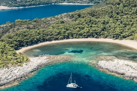 Boasting splendid sea view and enjoying a quiet setting just 15 meters from the beach, Apartments Franka Saplunara are located in the small village of Saplunara on Mljet Island. Kindly note: Free private parking is provided. Owners can offer you wash...