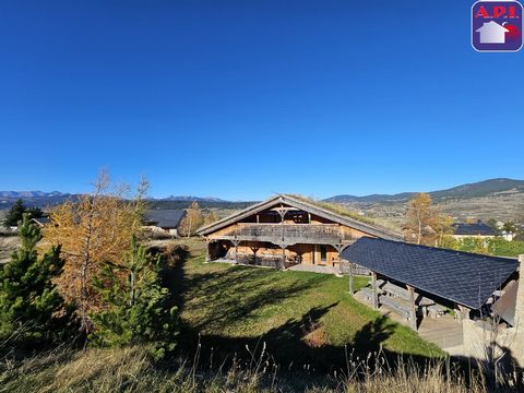 AN EXCEPTIONAL VIEW Certainly one of the most beautiful chalets in Saint Pierre Dels Forcats. Built in 2007 on a plot of 1350m² and its 175m² of living space, this chalet is both a very good investment for a rental investment or to make your main res...