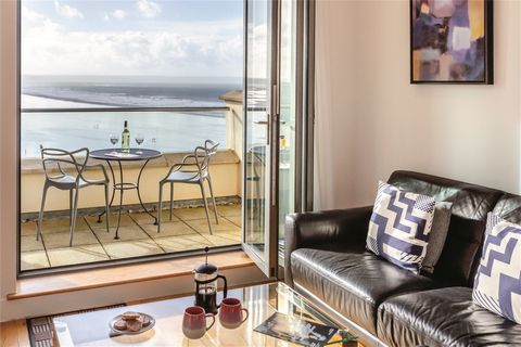 Nestled in one of Saunton’s most coveted apartment complexes, this penthouse offers an unparalleled seaside living experience. Boasting its own private and direct access to the renowned Saunton Sands, the penthouse treats residents to breathtaking vi...