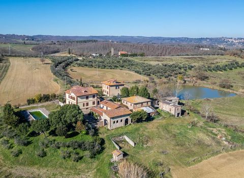 This impressive agriturismo, consisting of a total of four buildings, not only offers you a new home, but also the extraordinary opportunity to combine life and work. The main house, which extends over three spacious floors, was largely renovated in ...