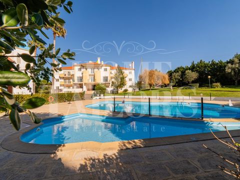 Descubra este magnífico apartamento de 4 dormitorios, insertado en el prestigioso Condominio de Oliveiras, en Quinta da Beloura II. Con áreas generosas, acabados de calidad y un ambiente de exclusividad, esta propiedad es perfecta para aquellos que v...