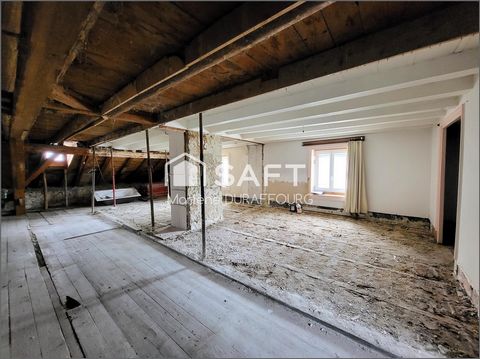 Venez découvrir ce magnifique plateau à rénover selon vos goûts, situé au centre du village de Morbier, dans le Haut-Jura et à proximité de toutes les commodités. En duplex, dans une copropriété de 5 appartements, ce bien se compose d'un plateau à ré...