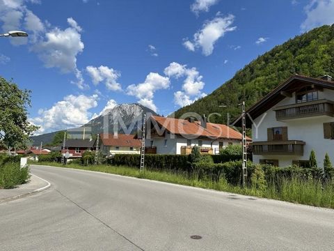 This attractive apartment in Kiefersfelden is ideal as a permanent home or as a holiday residence. It is located in a quiet, natural area close to the picturesque Hechtsee and offers direct access to a variety of leisure activities such as hiking, mo...