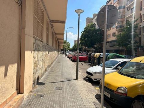 Belle opportunité ! Place de parking à vendre dans un immeuble situé sur l'Avenue de San Fernando, à Palma de Majorque. Accès facile et bonne maniabilité Immeuble sécurisé et bien entretenu Idéal pour les résidents ou comme investissement Si vous rec...