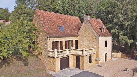 24290 AUBAS. Stenen huis, garage, Perceel ca. 3400m². Verkoopprijs: 329.000 euro (Makelaarskosten betaald door de verkoper). Gelegen in de buurt van Montignac Lascaux, Périgord Noir en op 25 km van Sarlat, in een rustig gehucht zonder overlast, besta...